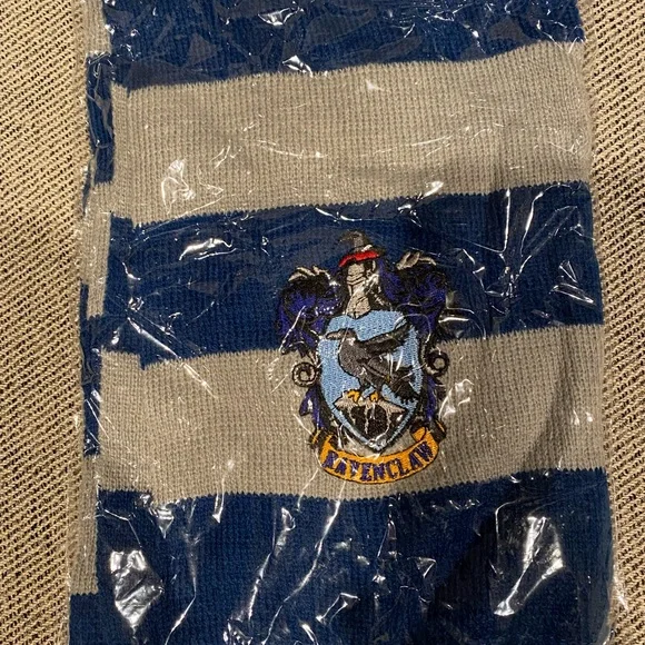 Harry Potter Ravenclaw Scarf - Picture 1 of 4